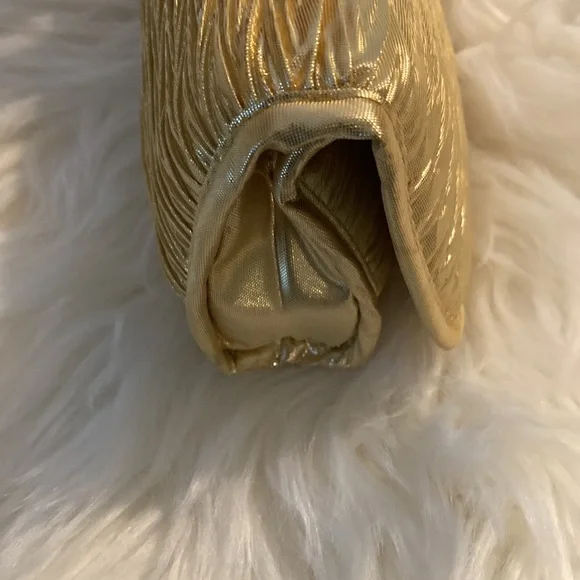 Unbranded gold gathered lame evening bag w/zip close, inside mirror $9 - Picture 6 of 11
